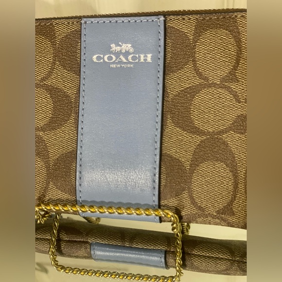 🚨COACH: NEVER USED! | Corner Zip Wristlet - Picture 4 of 11